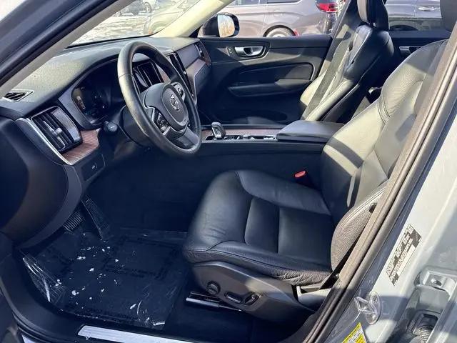 2024 Volvo XC60 B5 Plus Dark Theme