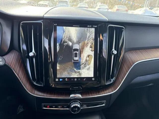 2024 Volvo XC60 B5 Plus Dark Theme