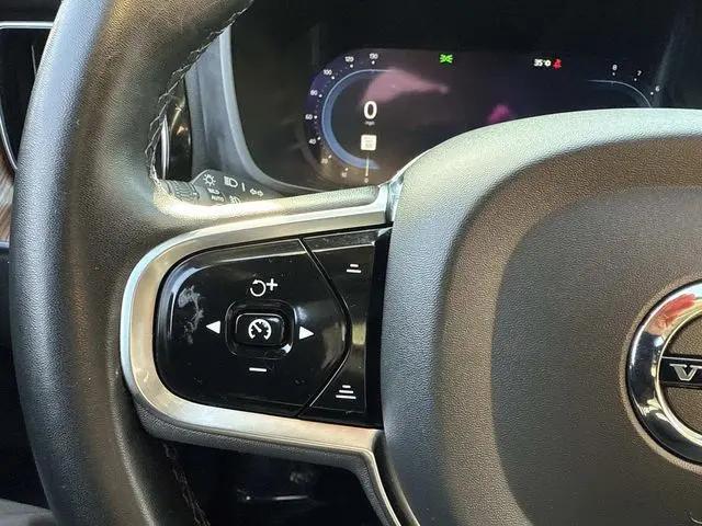 2024 Volvo XC60 B5 Plus Dark Theme