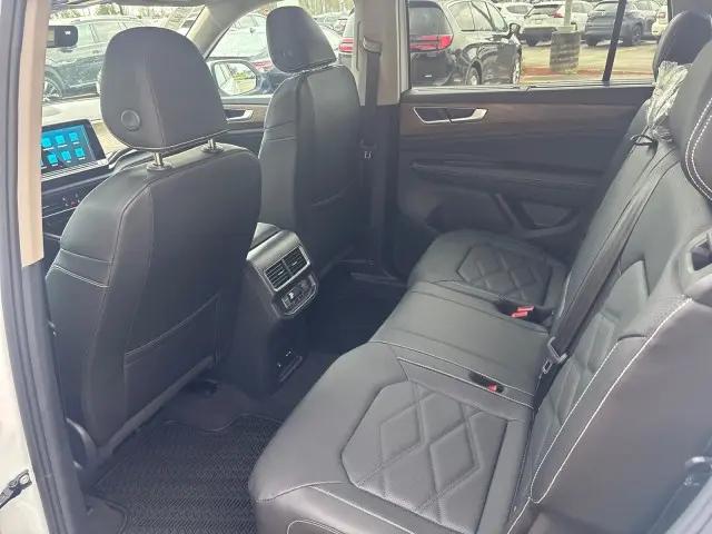 2026 Volkswagen Atlas SE with Technology