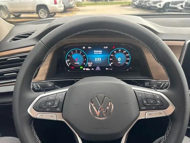 2026 Volkswagen Atlas SE with Technology