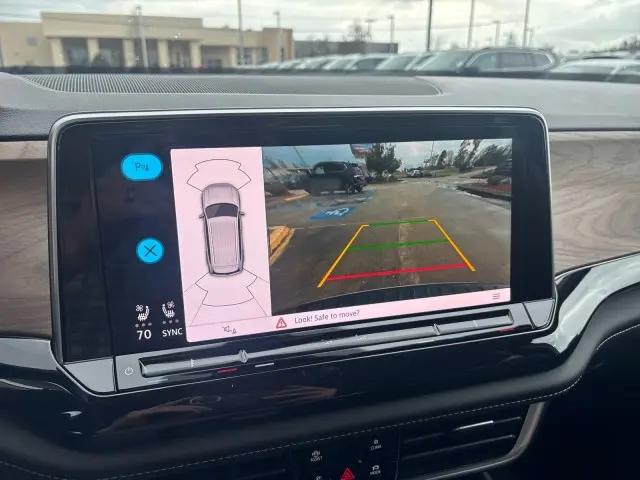 2026 Volkswagen Atlas SE with Technology