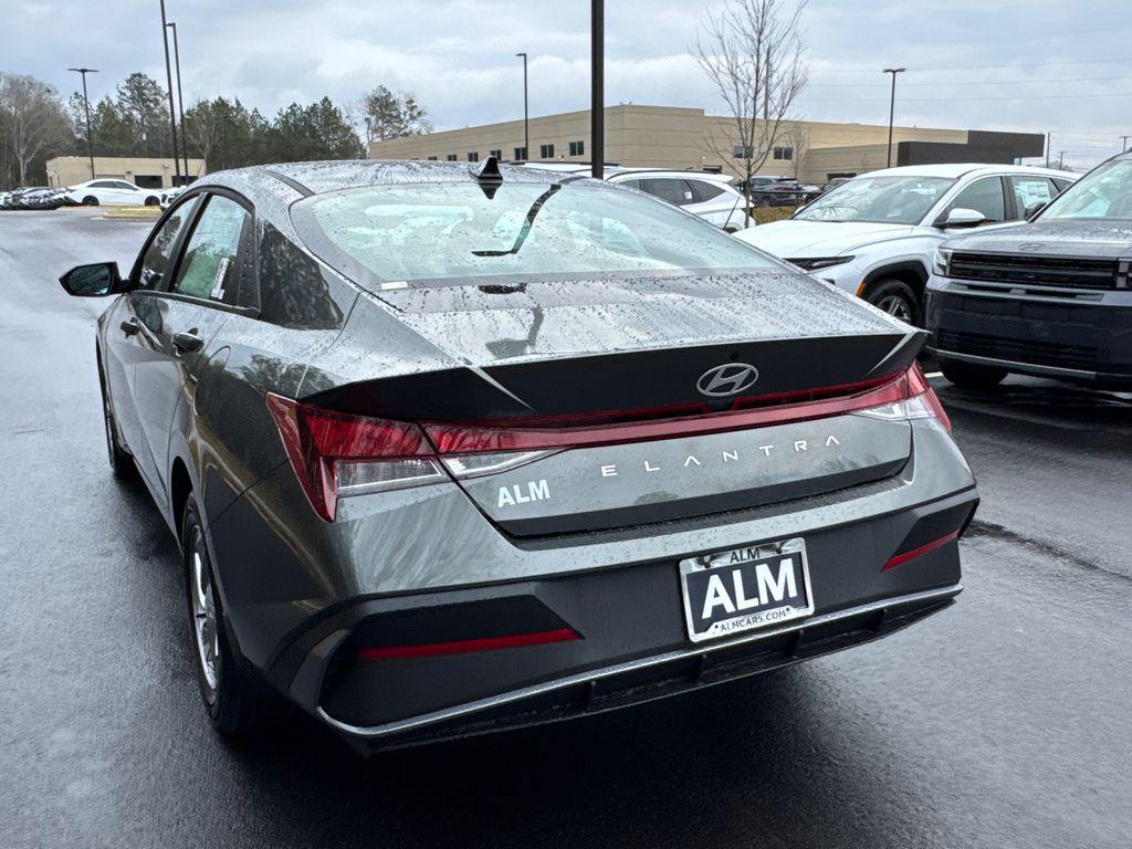 New 2026 Gray HYUNDAI SE image 4