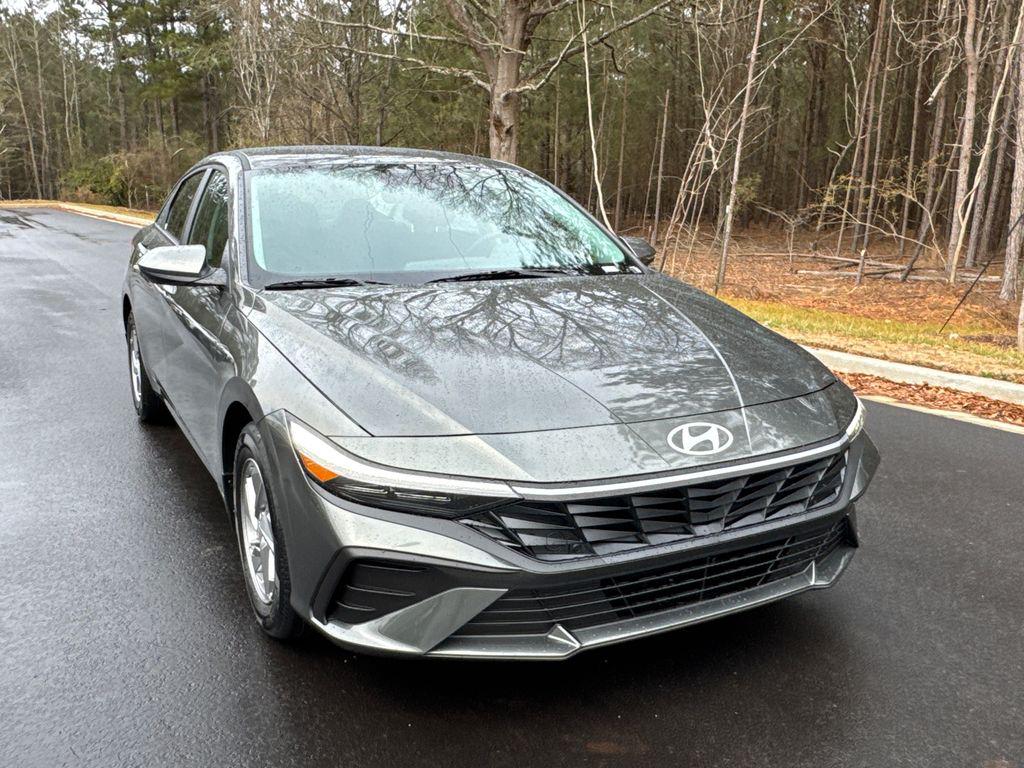 New 2026 Gray HYUNDAI SE image 8