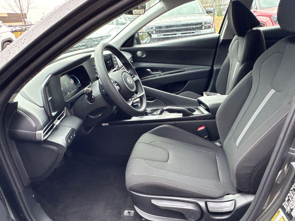 New 2026 Gray HYUNDAI SE image 10