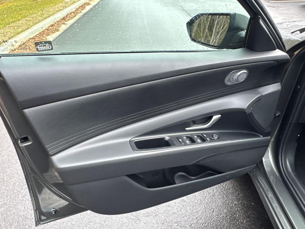 New 2026 Gray HYUNDAI SE image 11