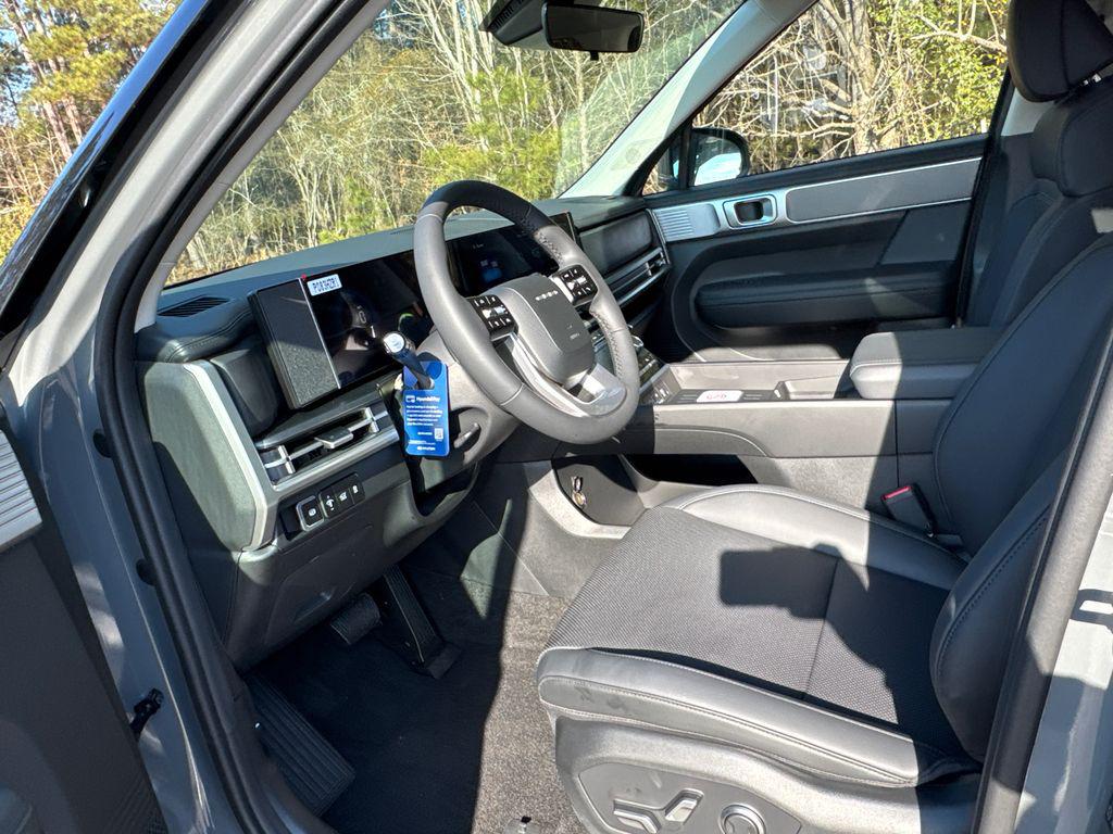 New 2026 Gray HYUNDAI SEL FWD image 9