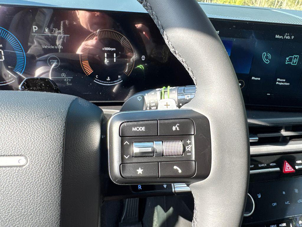 New 2026 Gray HYUNDAI SEL FWD image 16