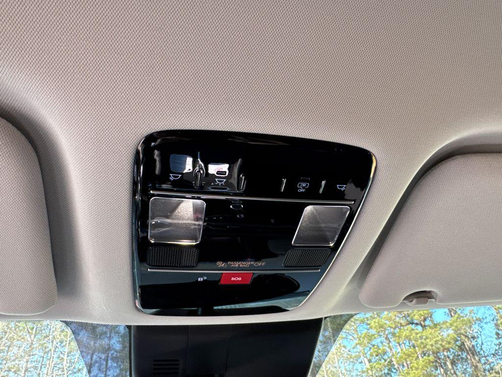New 2026 Gray HYUNDAI SEL FWD image 19