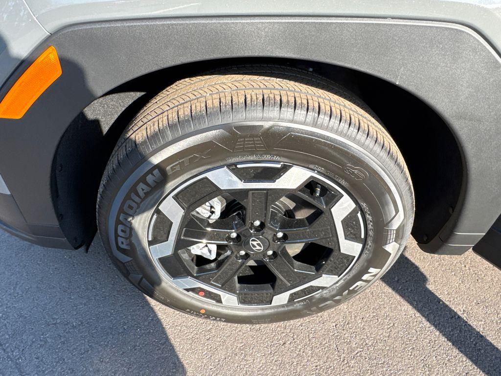 New 2026 Gray HYUNDAI SEL FWD image 21