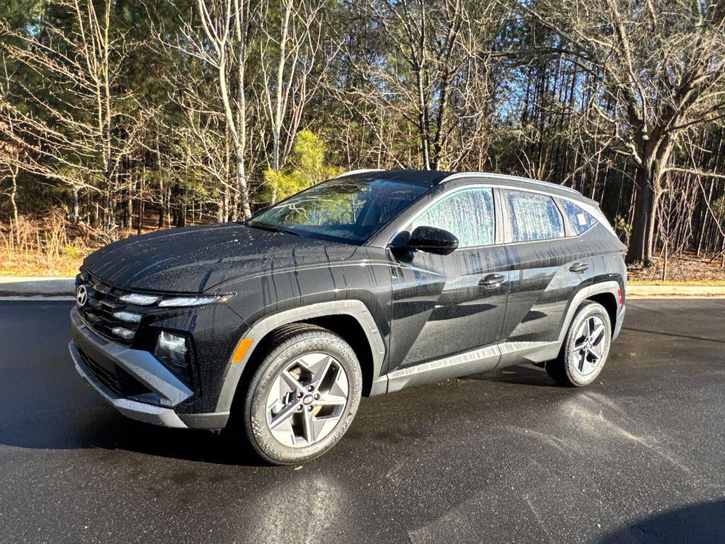 New 2026 Phantom Black HYUNDAI SE FWD image 2