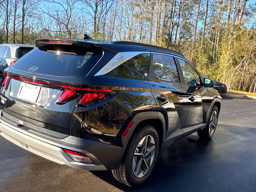 New 2026 Phantom Black HYUNDAI SE FWD image 7