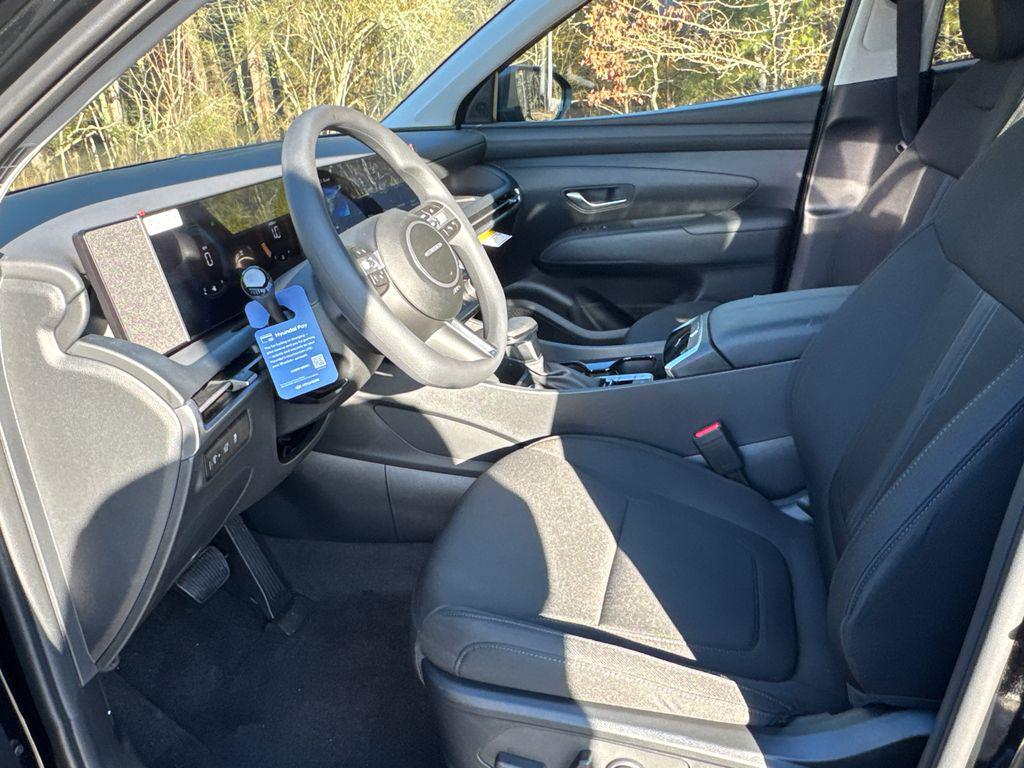 New 2026 Phantom Black HYUNDAI SE FWD image 10