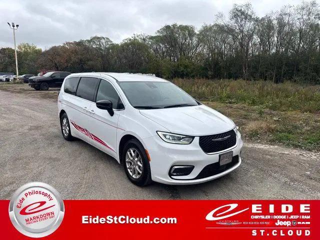2025 Chrysler Pacifica Select for sale in Waite Park, MN