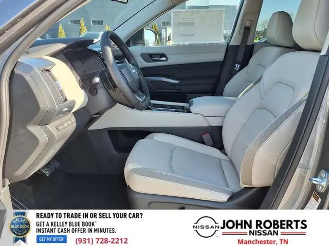 2026 Nissan Pathfinder SL