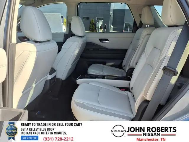 2026 Nissan Pathfinder SL