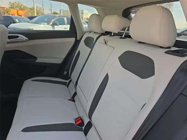 2026 Volkswagen Taos SE