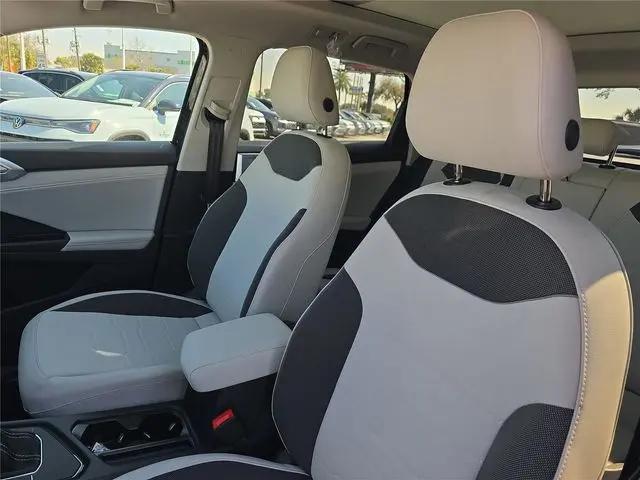 2026 Volkswagen Taos SE