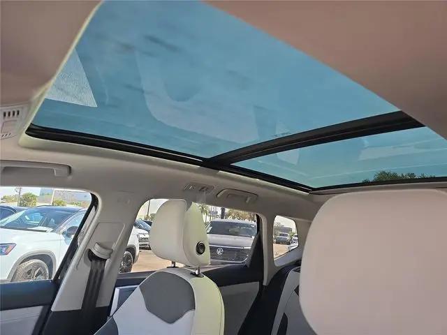 2026 Volkswagen Taos SE
