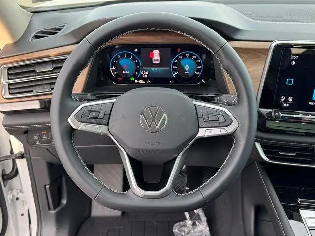 2026 Volkswagen Atlas SE with Technology