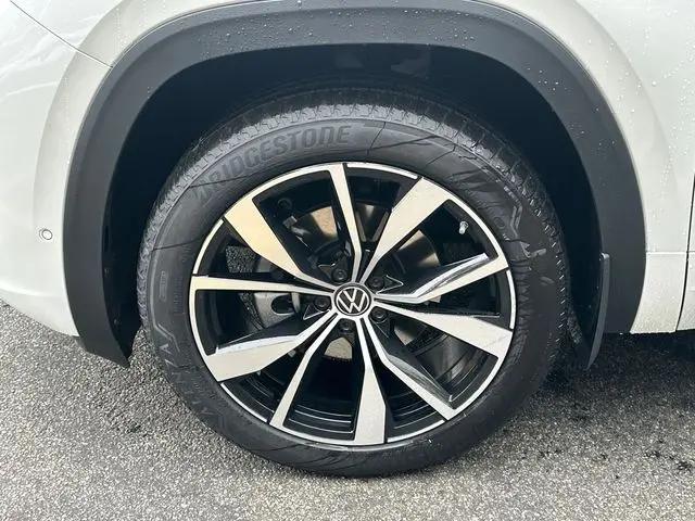 2026 Volkswagen Atlas Cross Sport SEL Premium R-Line