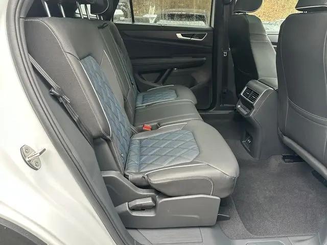 2026 Volkswagen Atlas Cross Sport SEL Premium R-Line