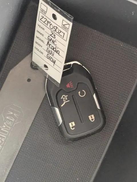 2023 GMC Acadia SLT