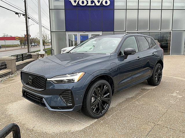 2026 Volvo XC60 Plug-In Hybrid Black Edition Ultra, T8 AWD Electric/Gasoline, Dark