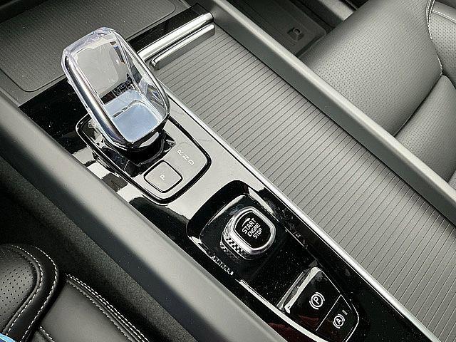 2026 Volvo XC60 Plug-In Hybrid Black Edition Ultra, T8 AWD Electric/Gasoline, Dark