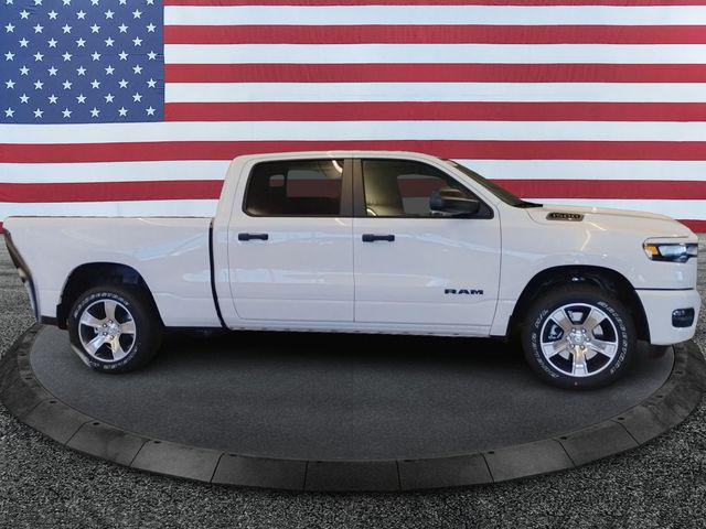 2026 RAM Ram 1500 RAM 1500 EXPRESS CREW CAB 4X4 64 BOX