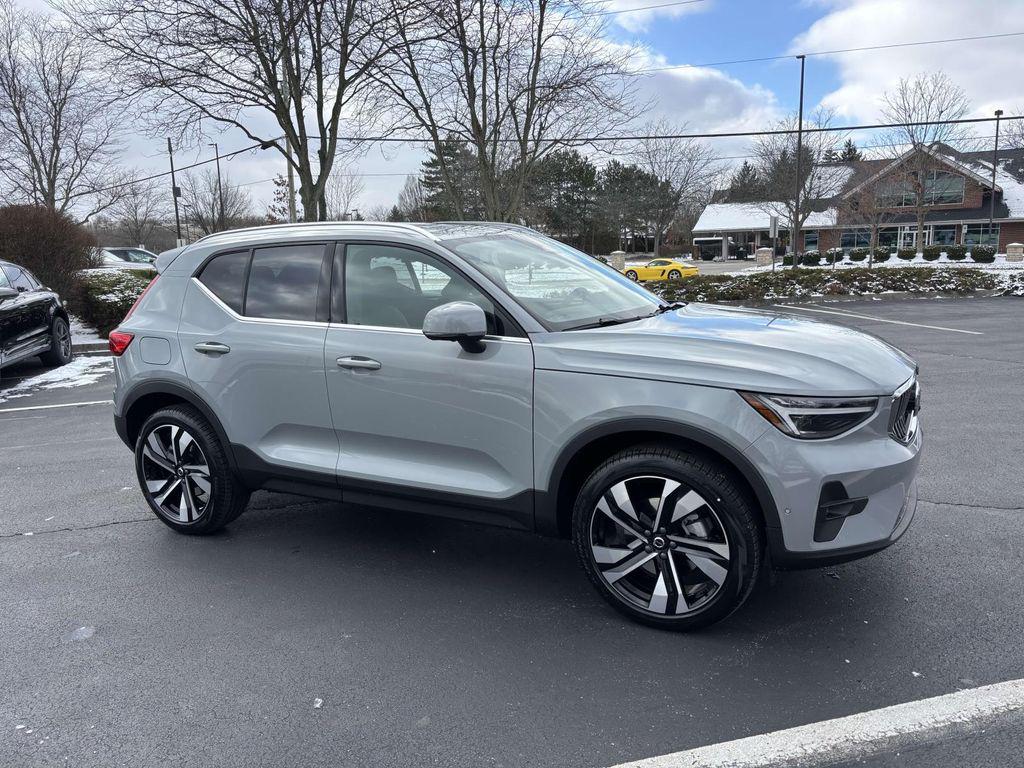 /2025 Volvo XC40