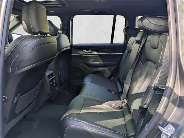 2026 Jeep Grand Cherokee Altitude 4x2