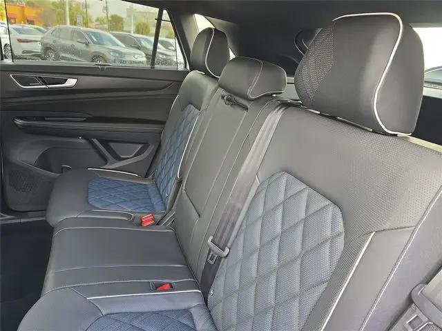 2026 Volkswagen Atlas Cross Sport SEL Premium R-Line