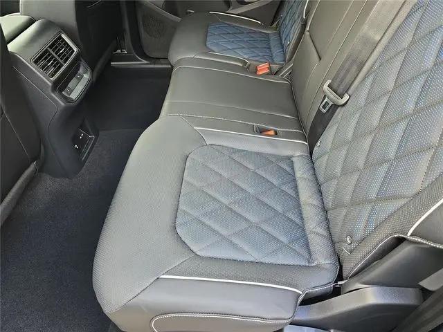 2026 Volkswagen Atlas Cross Sport SEL Premium R-Line