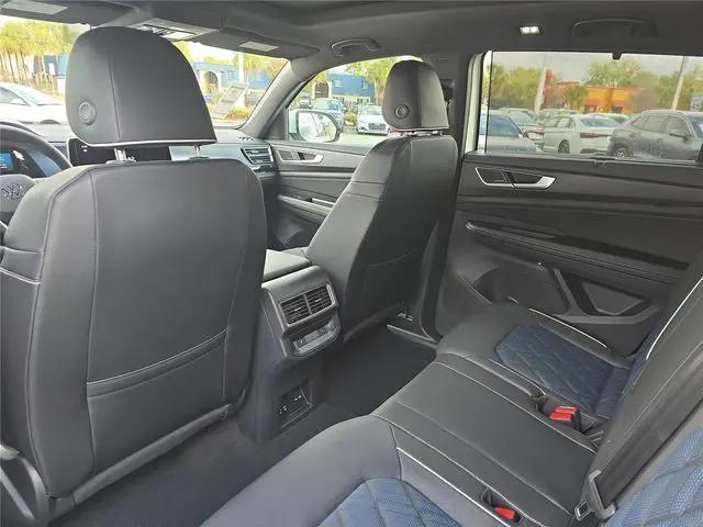 2026 Volkswagen Atlas Cross Sport SEL Premium R-Line