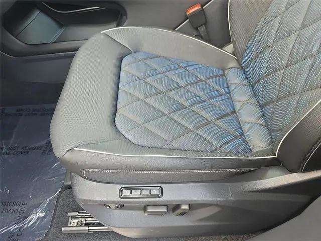 2026 Volkswagen Atlas Cross Sport SEL Premium R-Line