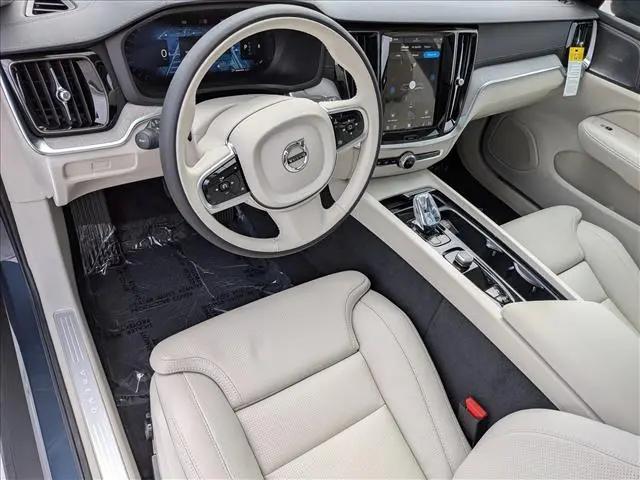 2026 Volvo V60 Cross Country Ultra, B5 AWD Gas (mild hybrid)
