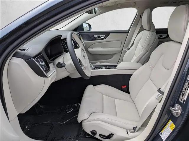 2026 Volvo V60 Cross Country Ultra, B5 AWD Gas (mild hybrid)
