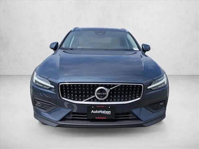 2026 Volvo V60 Cross Country Ultra, B5 AWD Gas (mild hybrid)