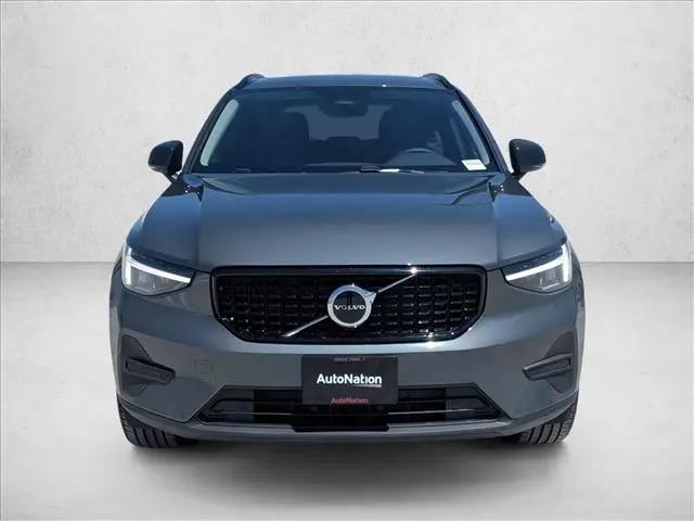 2026 Volvo XC40 Core, B5 AWD Gas (mild hybrid), Dark