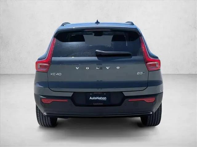 2026 Volvo XC40 Core, B5 AWD Gas (mild hybrid), Dark