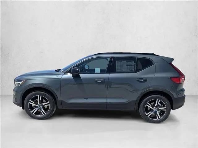 2026 Volvo XC40 Core, B5 AWD Gas (mild hybrid), Dark
