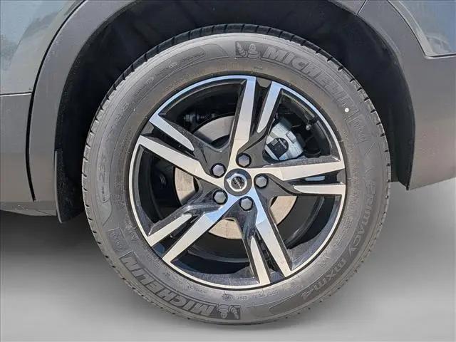 2026 Volvo XC40 Core, B5 AWD Gas (mild hybrid), Dark