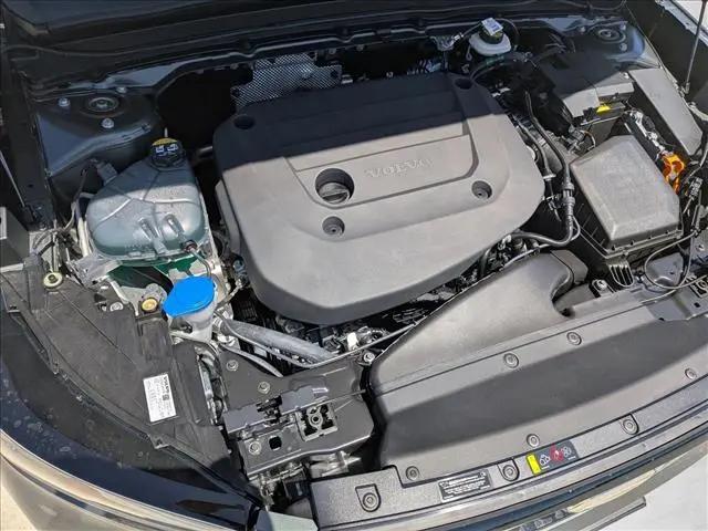 2026 Volvo XC40 Core, B5 AWD Gas (mild hybrid), Dark