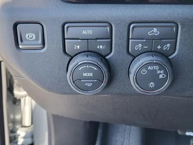2026 Chevrolet Silverado 1500 4WD Crew Cab Standard Bed LT