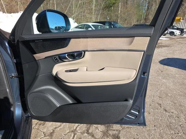 2026 Volvo XC90 Plus, B6 AWD Gas (mild hybrid), Gasoline, Bright, 7 Seats