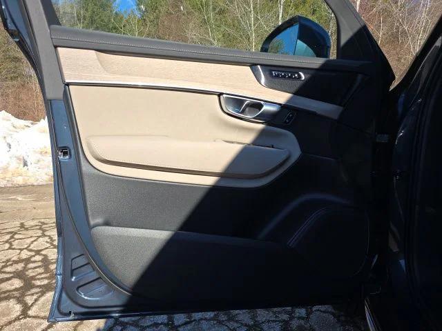 2026 Volvo XC90 Plus, B6 AWD Gas (mild hybrid), Gasoline, Bright, 7 Seats