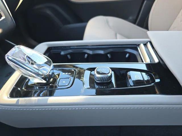 2026 Volvo XC90 Plus, B6 AWD Gas (mild hybrid), Gasoline, Bright, 7 Seats