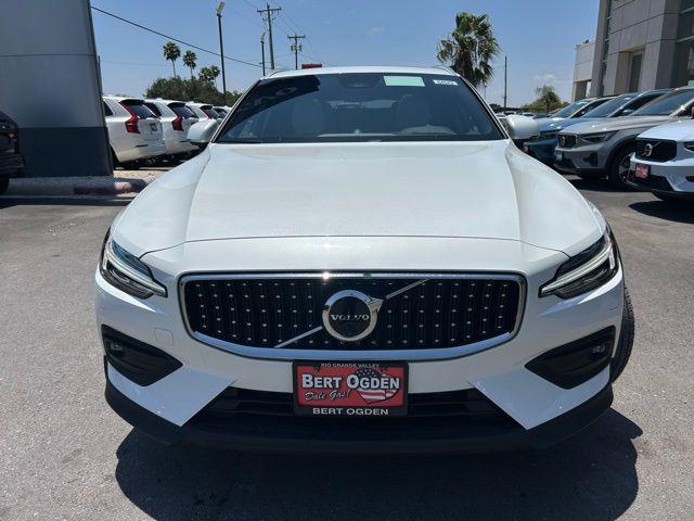 2026 Volvo V60 Cross Country Ultra, B5 AWD Gas (mild hybrid)