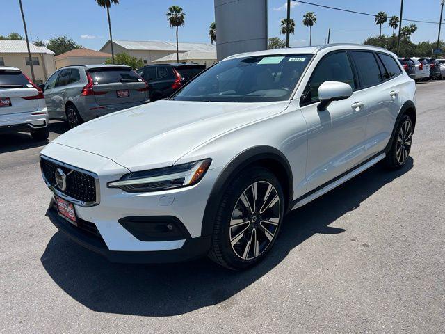 2026 Volvo V60 Cross Country Ultra, B5 AWD Gas (mild hybrid)